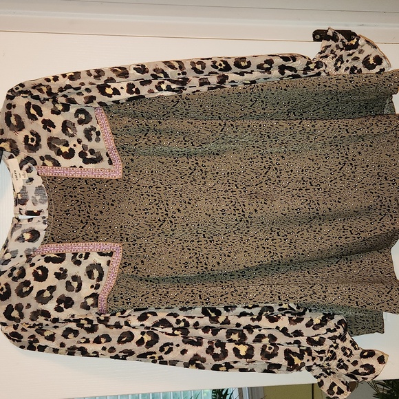 Beautifil Entro Leopard and Tan Blouse, Flowy Sleeves Gather At Wrist - Picture 3 of 13